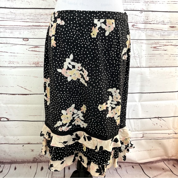 Banana Republic Dresses & Skirts - Banana republic silk floral skirt size 12 polka dot